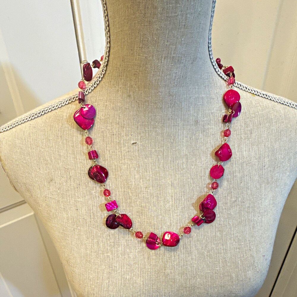 PINK SHELL BEADED NECKLACE SILVER METAL SILVER TONE LOBSTER CLASP 18 IN